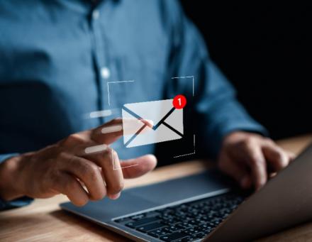 Licenciement pour faute et envoi de messages racistes avec messagerie pro
